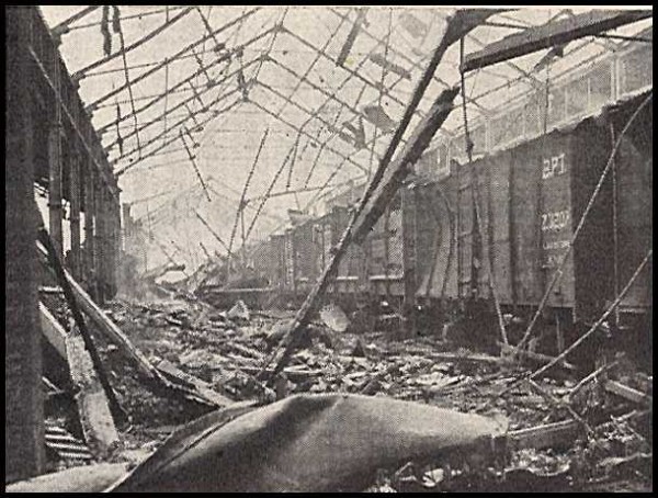 Разрушения после взрыва. Железная дорога